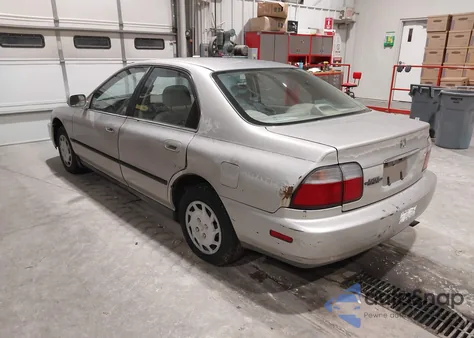 1997 Honda Accord Lx из США, поврежденный, VIN 1HGCD5537VA064931